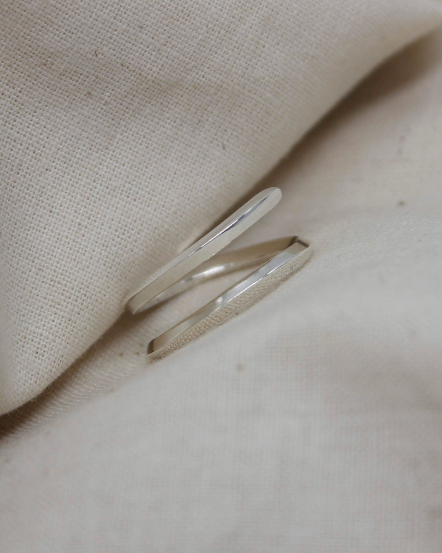 minimalist silver flicker ring for everyday wear