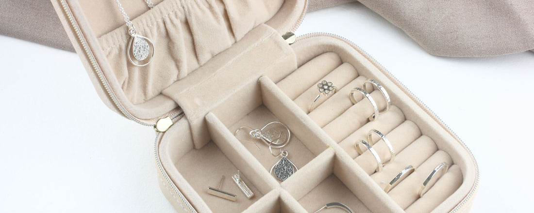 storing jewellery in a travel jewellery box