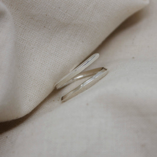 minimalist silver flicker ring for everyday wear